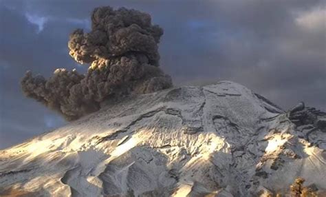 VIDEO Así se escucha el fuerte estruendo que lanzó el Popocatépetl