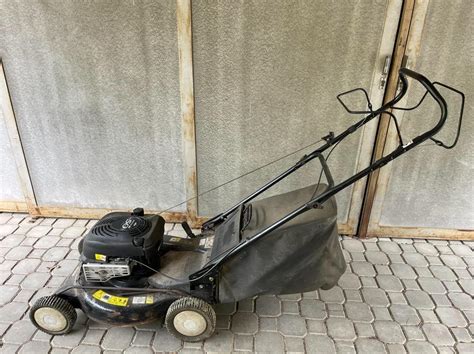 Sekačka na trávu s pojezdem Briggs Stratton Aukro