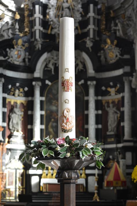 Osterkerze in St Laurentius Eschenbach beschädigt OberpfalzECHO