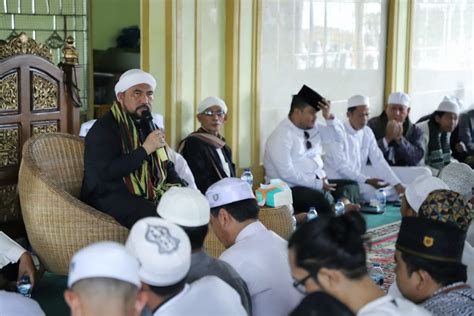 Takzim Pj Bupati Herman Kepada Ulama Pada Peringatan Haul Akbar Tuan