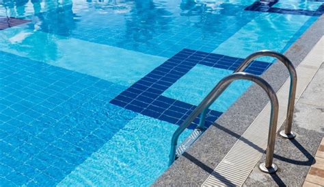 Nettoyer Le Fond Dune Piscine Sans Aspirateur Tendance Travaux