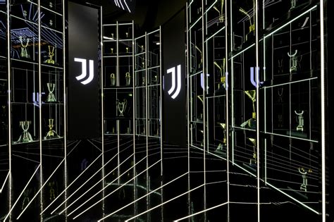 La Juve Inaugura Il Tempio Dei Trofei In Mostra Tutte Le Coppe Del Club