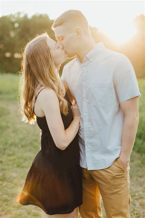 Golden Hour Engagement Pictures Minnesota Photographer Jacksonville