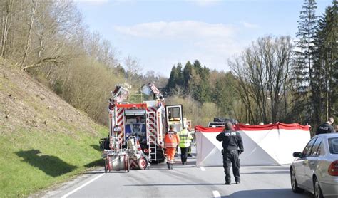 J Hriger Stirbt Bei Unfall Mit Zwei Autos Auf Der B Bei R Hrnbach