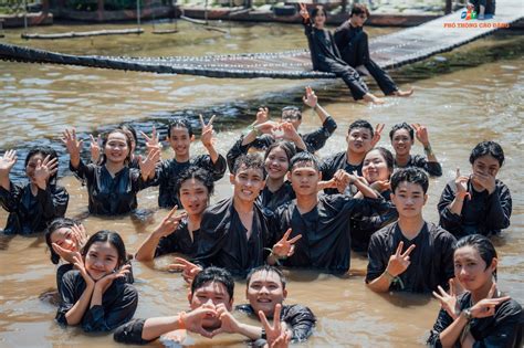 Sinh viên Phổ thông Cao đẳng FPT Polytechnic Cần Thơ cháy hết mình