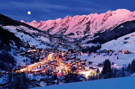 Night Time Skiing and Snowboarding Under the Full Moon in La Clusaz ...