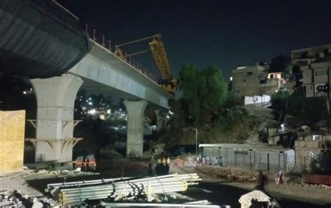 Grúa del Tren Interurbano se desploma en Ciudad de México sin víctimas