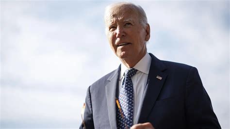 Biden propone prohibir vehículos conectados que utilicen tecnología