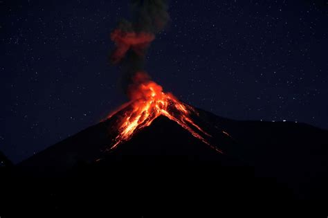 Guatemala Volcano Erupts More Than 1000 Evacuated Abs Cbn News