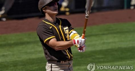 김하성 Mlb 데뷔 첫 타석 헛스윙 삼진