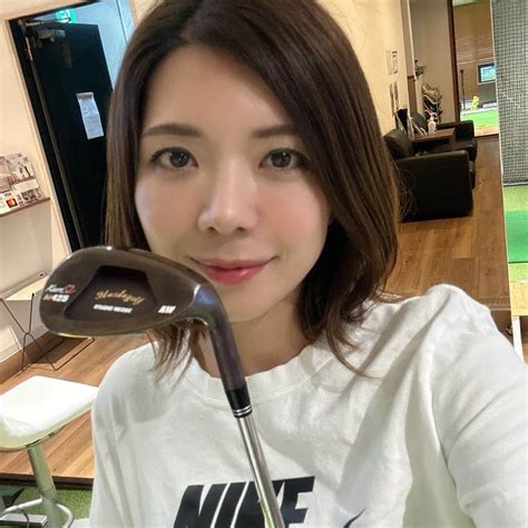 中村香織さんのインスタグラム写真 中村香織instagram「マスダゴルフさんのウェッジを手に入れた！！ 明日レッスン中に練習するん