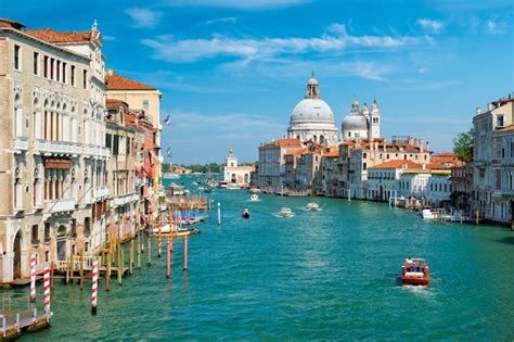 Vue Du Grand Canal De Venise Et De L Glise Santa Maria Della Salute Au