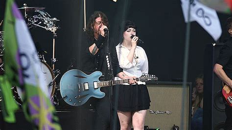 Dave Grohl & Daughter Violet Perform At Glastonbury Festival ...