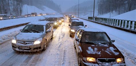 Śnieg sparaliżował w nocy obwodnicę Trójmiasta Obecnie większość dróg