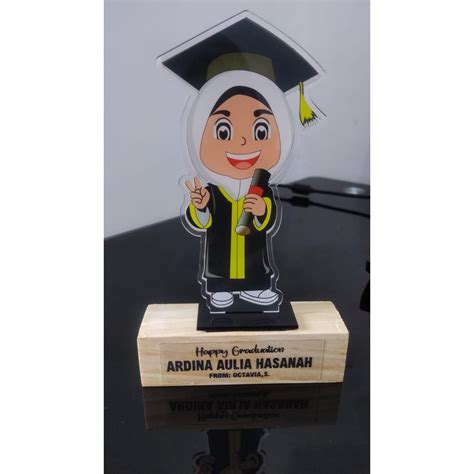 Jual Piala Wisuda Tatakan Kayu Warna Hitam Kado Wisuda Plakat Wisuda