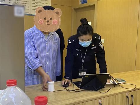 【警在民安】“移动”小窗口，服务大民生——白云公安持续落实“三最”户政新措澎湃号·政务澎湃新闻 The Paper