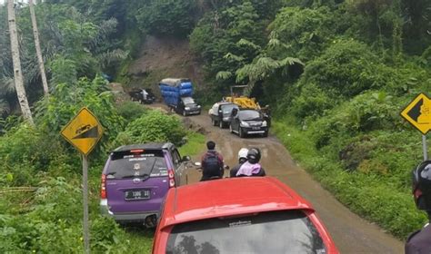 Jalur Utama Bandung Cianjur Sudah Bisa Dilalui Usai Tertimbun Longsor