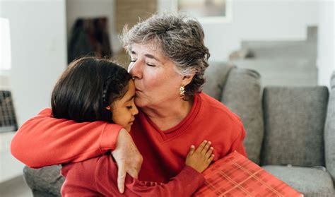 Por qué tus hijos deben convivir con sus abuelos