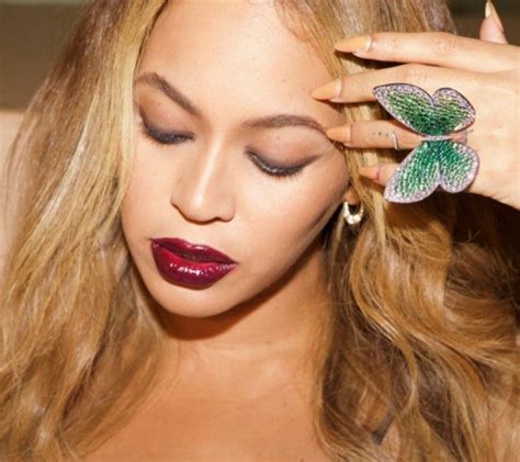 Beyoncé donates ring by British jeweller to the V&A