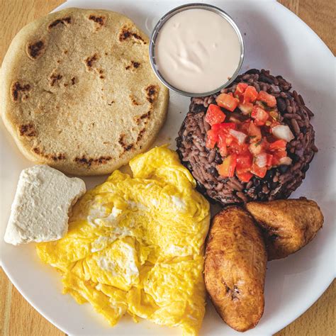 Desayuno Salvadoreno | La Bodega Atlanta