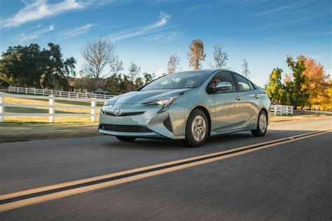 Фотографии Toyota Prius Hybrid 2016 Фото Экстерьера и Интерьера Hevcars