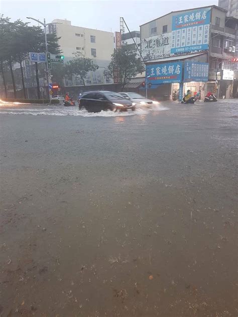 高雄大雷雨狂炸！鳳山、苓雅區時雨量905毫米 部分地區積淹水 生活 自由時報電子報