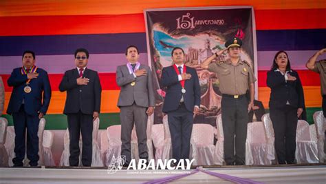 Alcalde Ra L Pe A Iza Bandera De Abancay En Conmemoraci N Del