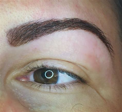 Restructuration Pilation Au Fil Et Teinture Des Sourcils Au Henn