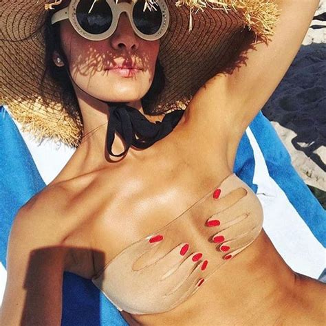 mẫu bikini gây tranh cãi nhất hè bộ nào cũng hở bạo liệt nhưng gây đỏ mặt nhất là thiết