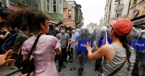 La policía turca reprimió la marcha del orgullo gay en Estambul Infobae
