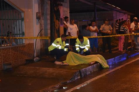 Hombre Es Asesinado De Varias Puñaladas En La Vía El Carmen Santo