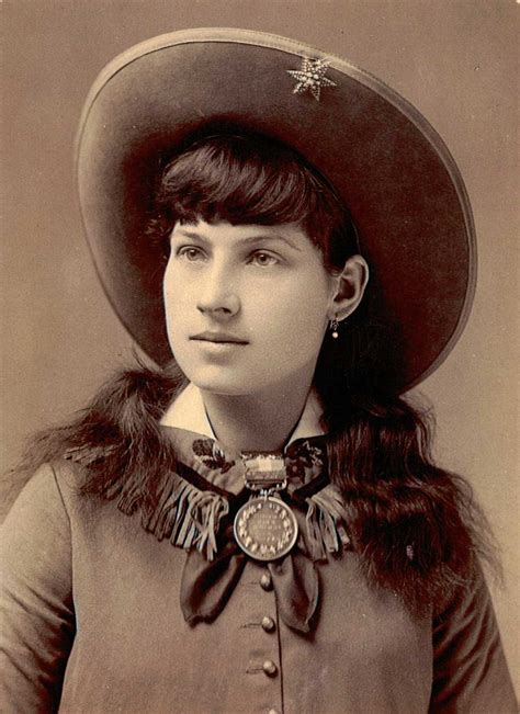 Legends of The Old West: Annie Oakley - 8-Trading Card Set