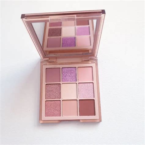 Huda Beauty Light Nude Obsessions Eyeshadow Palette Pans Read Infos