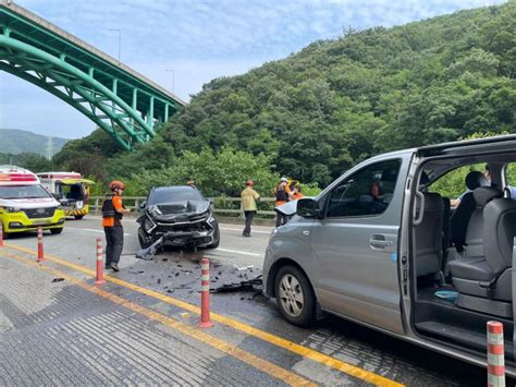 양산서 중앙선 넘은 Suv 승합차와 충돌 1명 중상·13명 경상 아시아경제