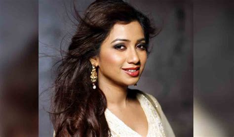 Shreya Ghoshal Performs Ami Je Tomar With Indian Idol 14 Contestant