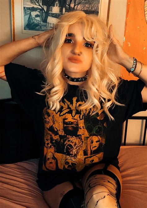 Metalhead Showing Off Her Goods 15 Nude Pics XHamster