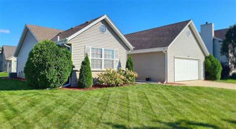 407 S Colonial Pkwy, Saukville, WI 53080 | MLS# 1519750 | Redfin