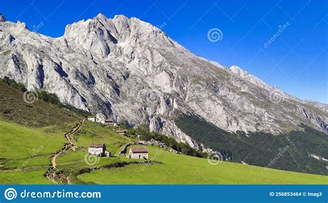 La Terenosa Sheepfold In The Way From Pandebano To Naranjo De Bulnes