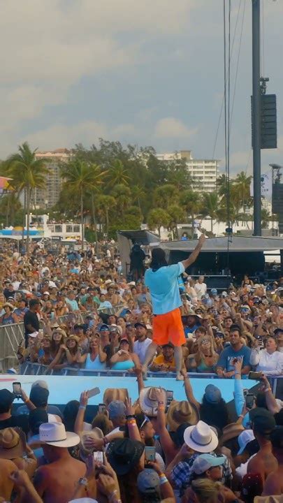 Barefoot Blue Jean Night Countrymusic Music Jakeowen Concert