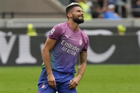 Giroud Dà Lannuncio Sul Rinnovo E Si Coccola Adli Mi Ricorda Me Da