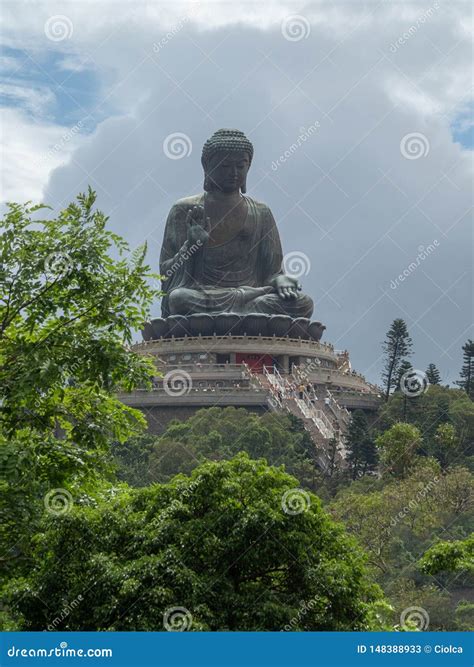 Estatua De Tian Tan Buddha Hong Kong Foto De Archivo Editorial