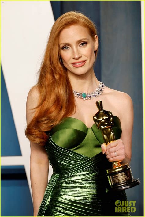 Oscar Winner Jessica Chastain Is a Green Goddess at Oscars 2022 After ...