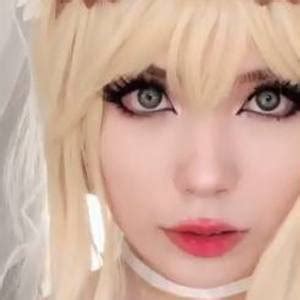 Emiru - Age, Bio, Family | Famous Birthdays