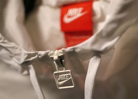 Nike Inc Nke Stock Price Rallies 2 In After Hours Trading As