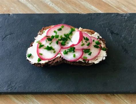 Tostada Suave de Queso y Rábanos Receta ekilu