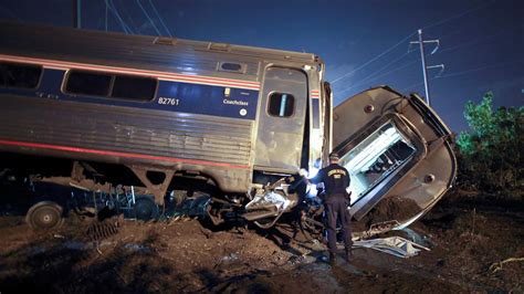 Amtrak derailment investigation reveals engineer was not using phone ...