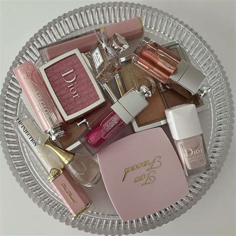 Pink Makeup Aesthetic Makyaj ürünleri Güzellik ürünleri Makyaj