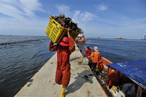 Pencemaran Plastik Teluk Jakarta Jadi Bom Waktu Republika Online