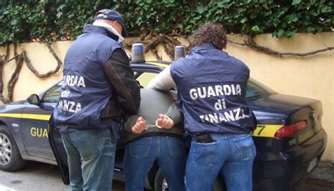 Calabria Ndrangheta Duro Colpo A Storico Clan Almeno 20 Arresti Per