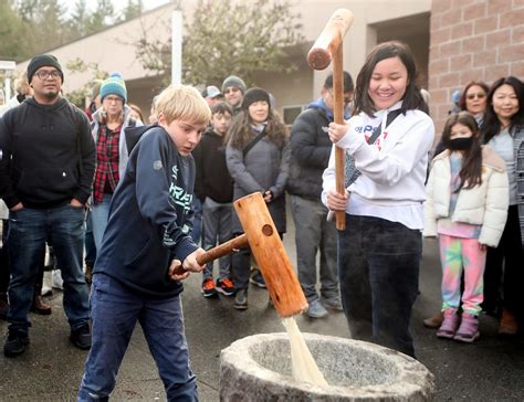 Island's annual Mochi Tsuki festival again brings enjoyment, and education